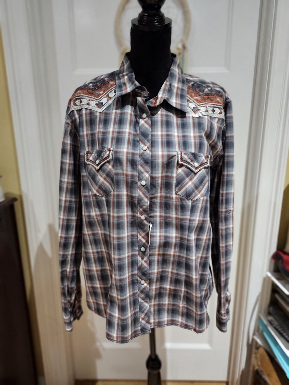 Womens Plaid Western-Style Pearl Snap Front Blouse With Embrodiery